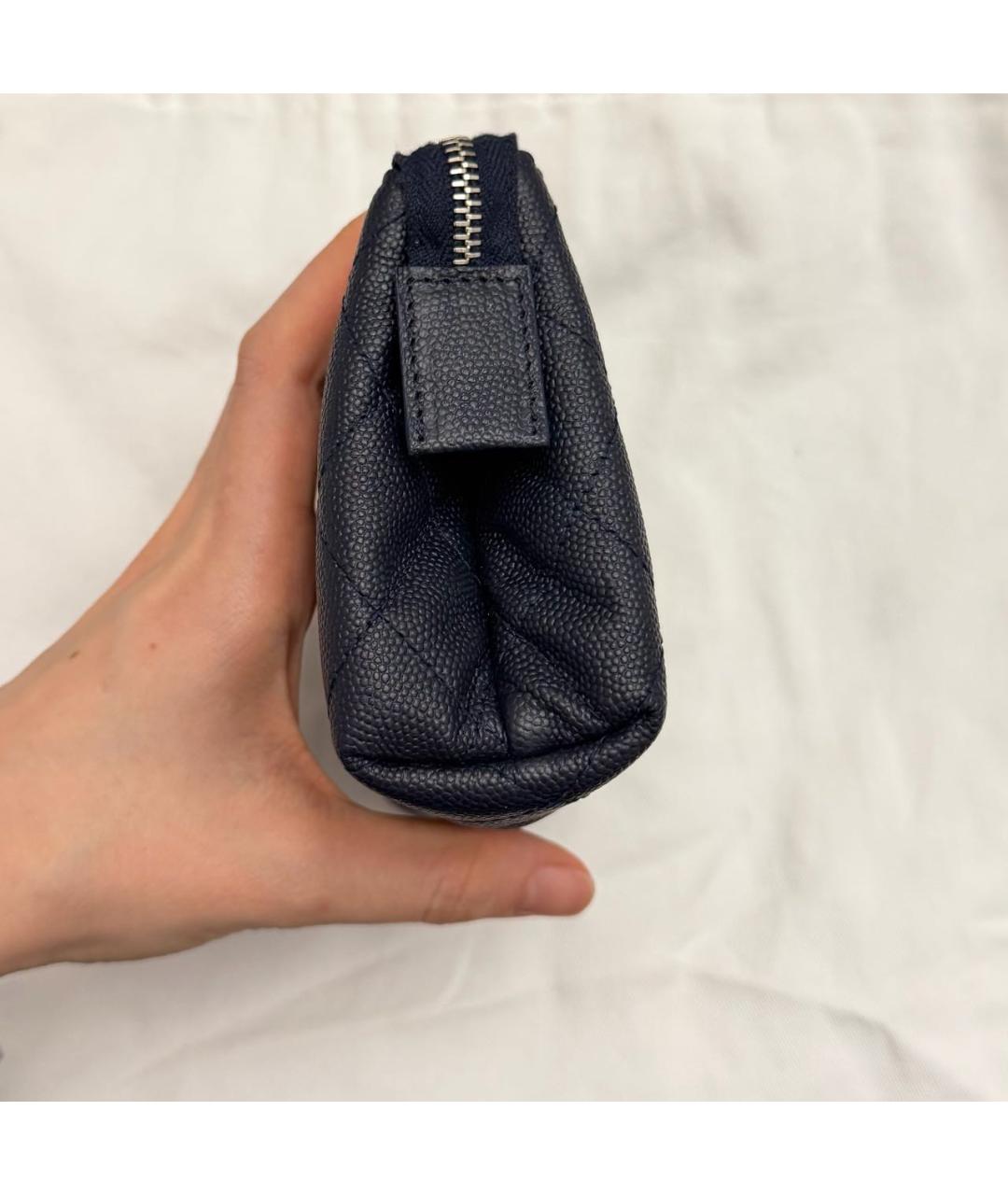 CHANEL Темно-синяя кожаная косметичка, фото 2