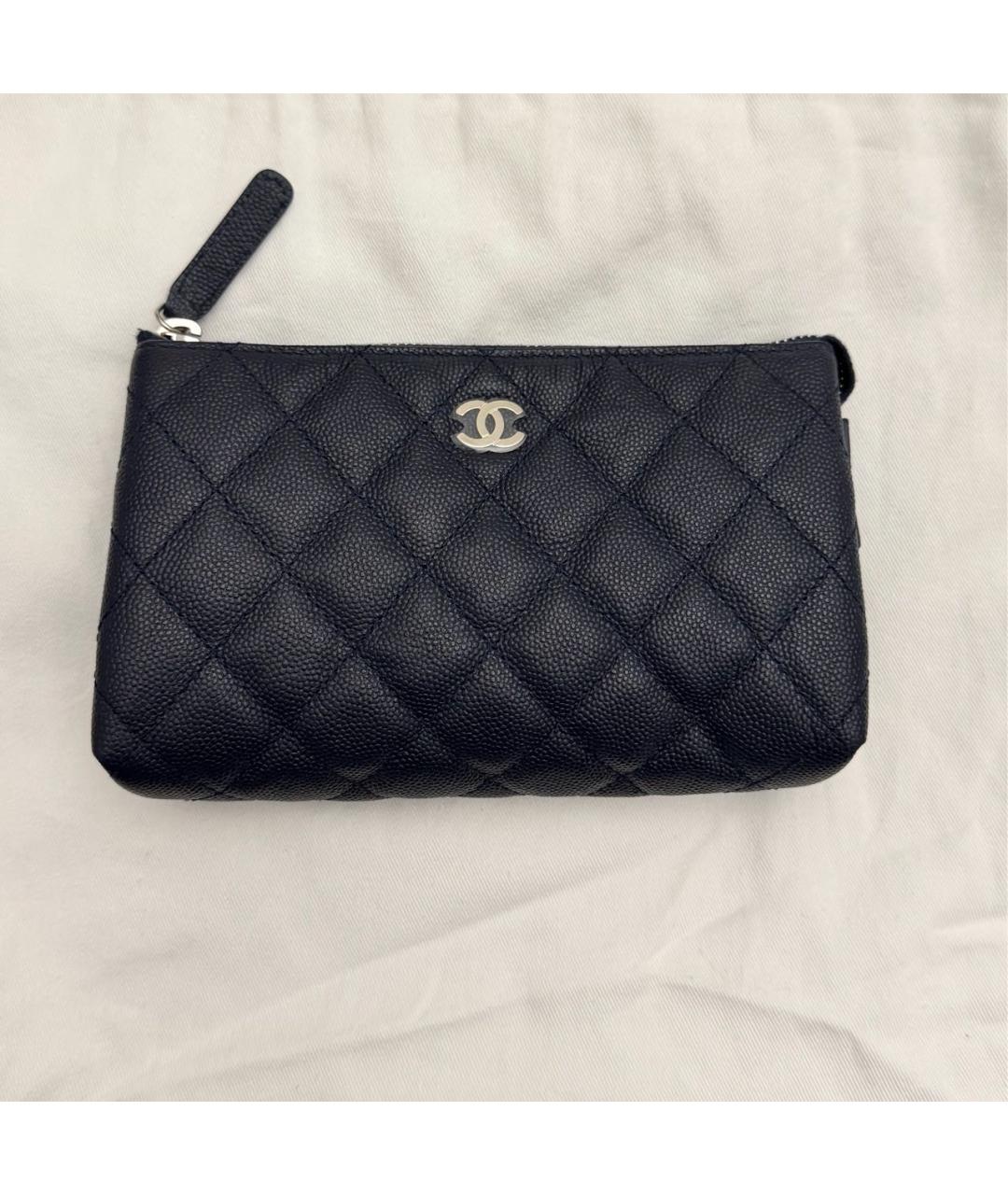 CHANEL Темно-синяя кожаная косметичка, фото 5