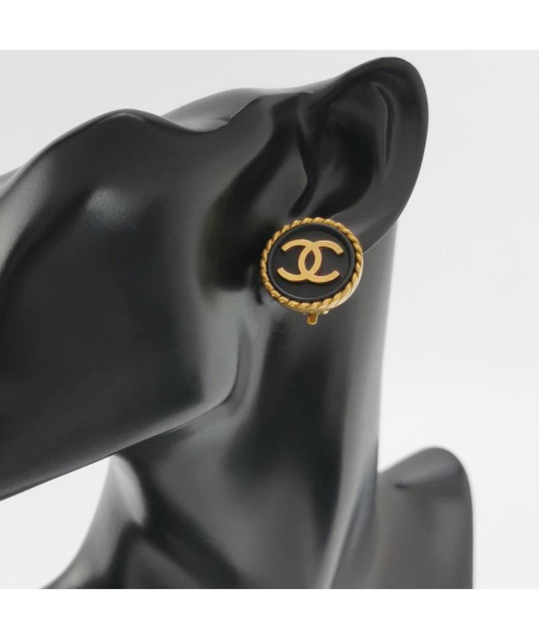 CHANEL Черные позолоченные клипсы, фото 2