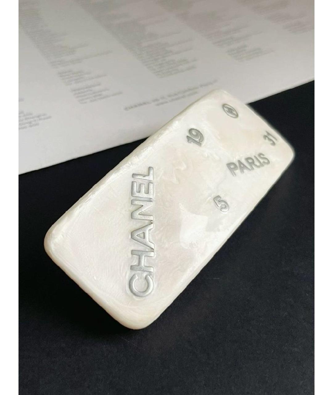 CHANEL Белая заколка, фото 5