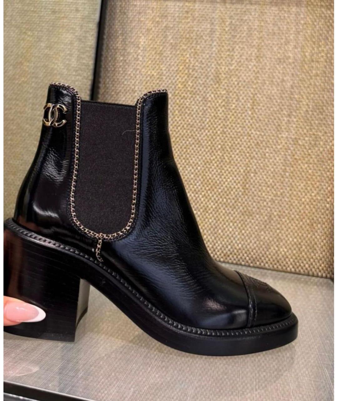 CHANEL Черные ботинки из лакированной кожи, фото 2