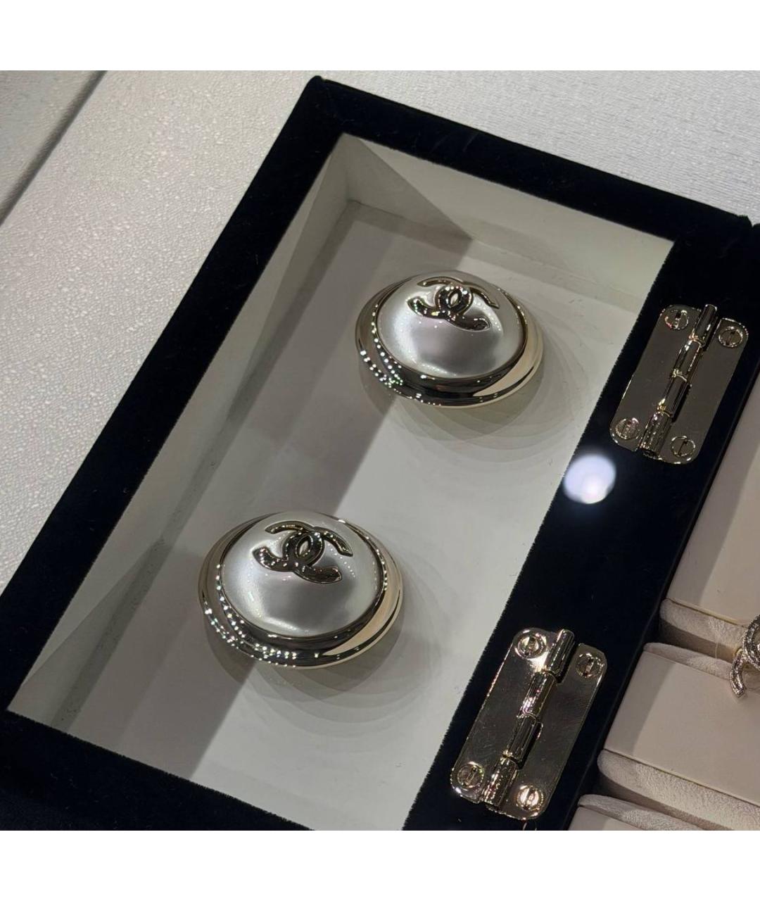 CHANEL Золотые металлические клипсы, фото 2