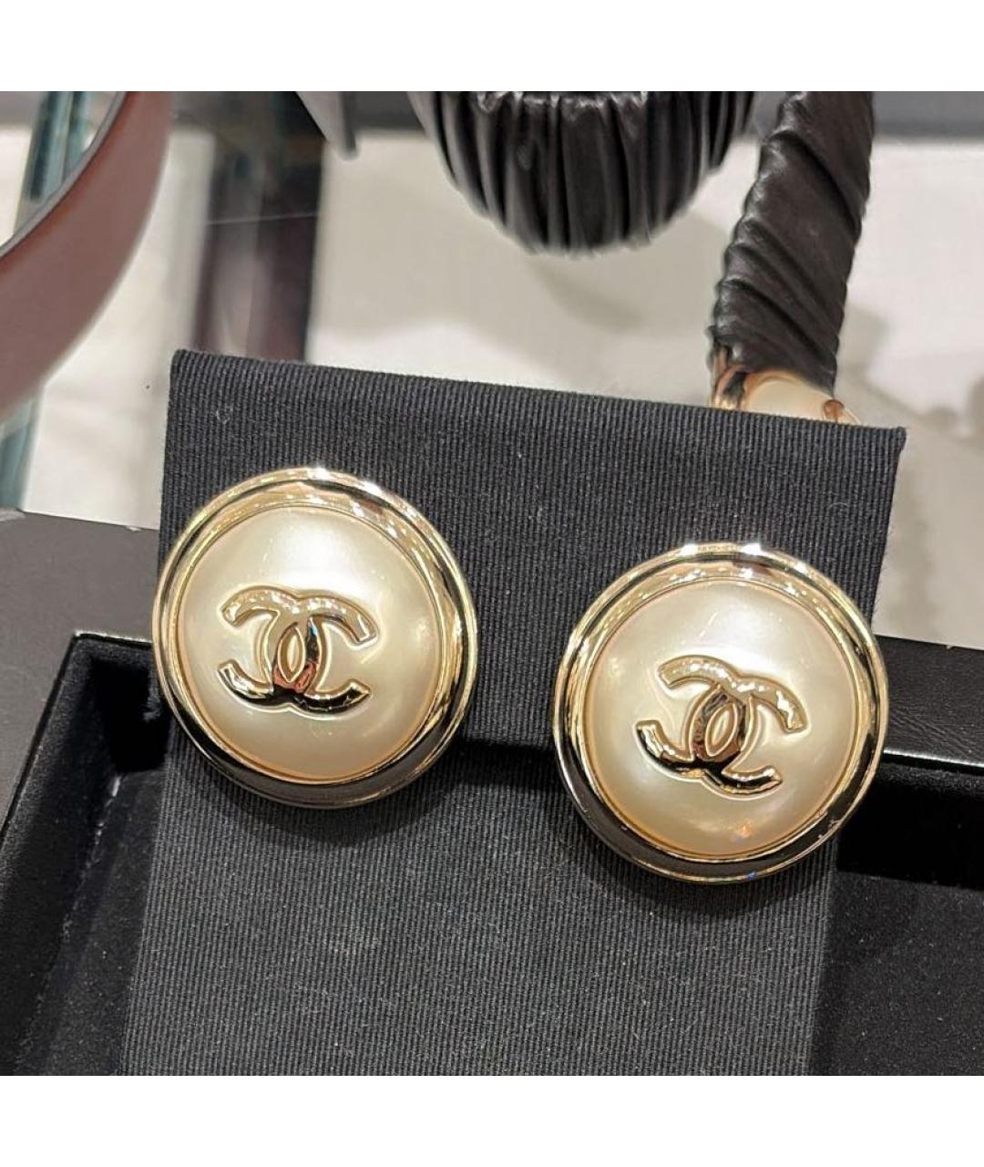 CHANEL Золотые металлические клипсы, фото 3