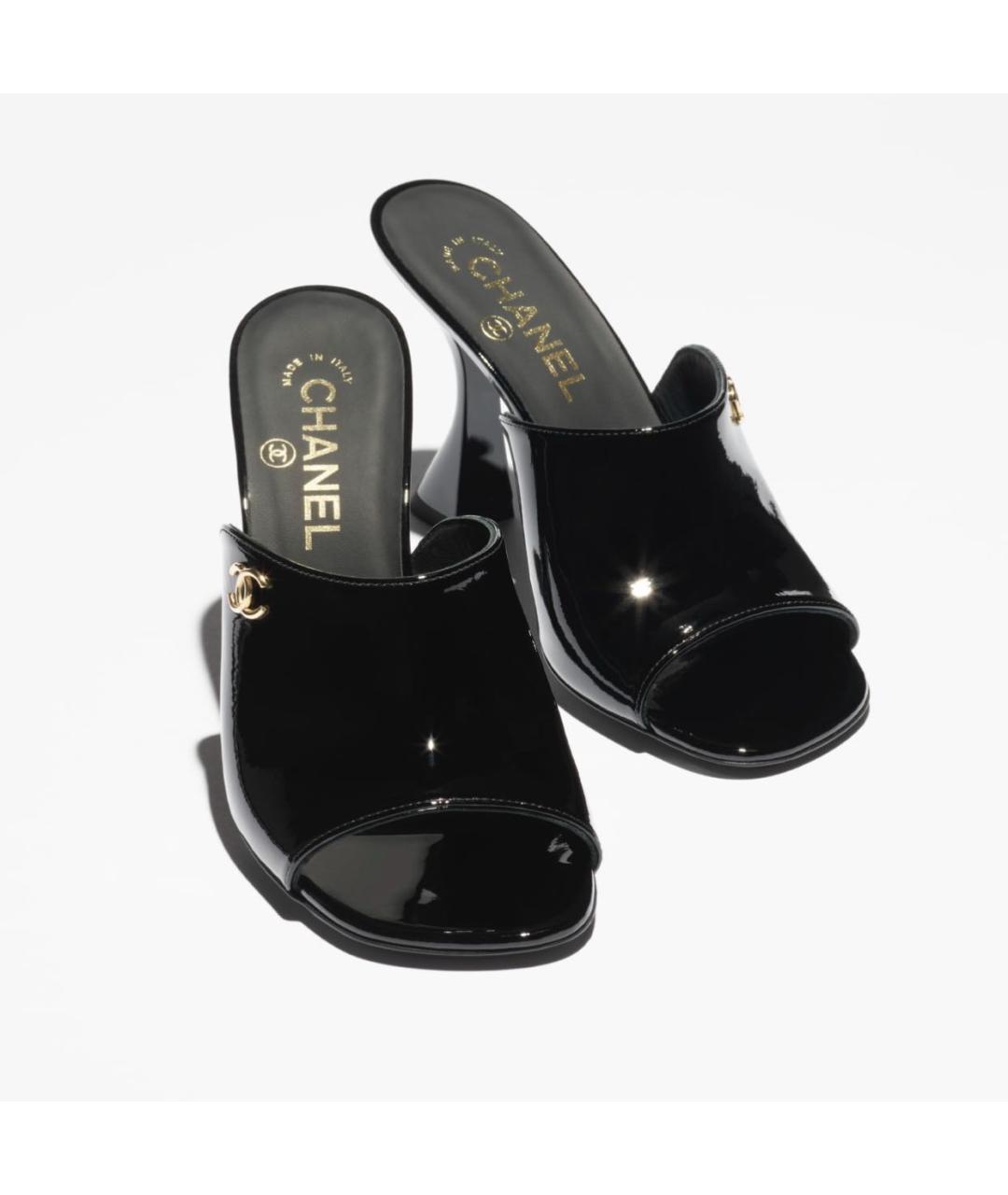 CHANEL Черные мюли из лакированной кожи, фото 2