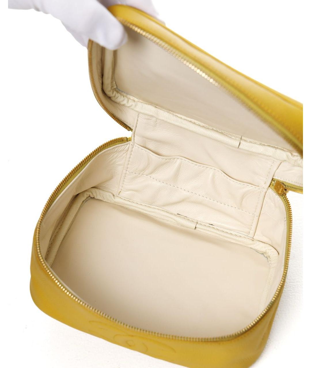 CHANEL Желтая кожаная сумка с короткими ручками, фото 8