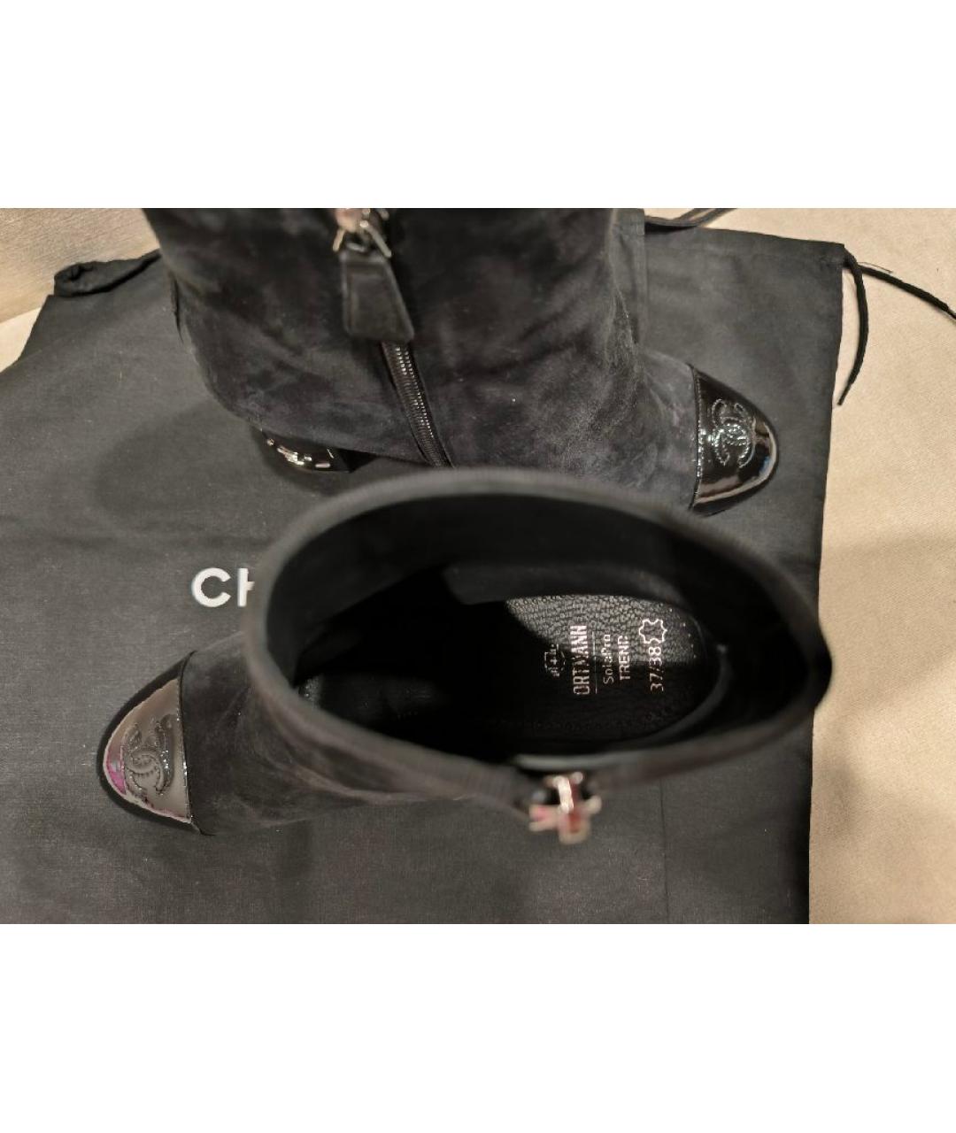 CHANEL Черные замшевые ботильоны, фото 3