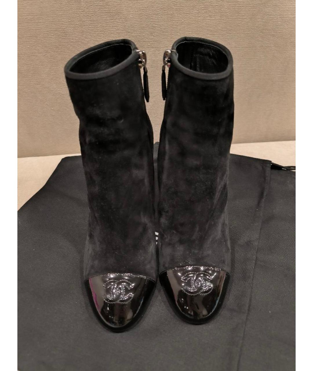 CHANEL Черные замшевые ботильоны, фото 2