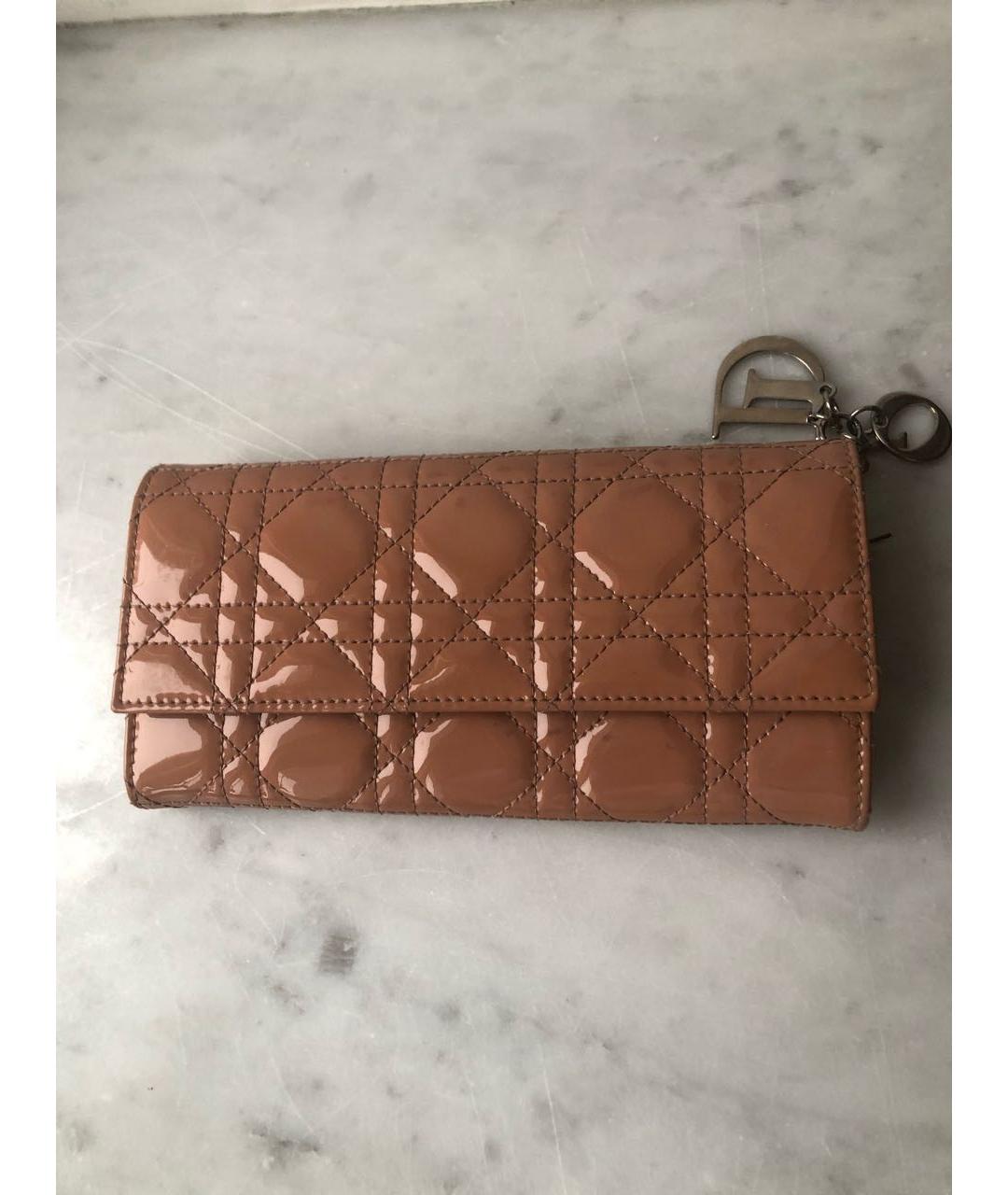 CHRISTIAN DIOR Розовый кошелек из лакированной кожи, фото 5