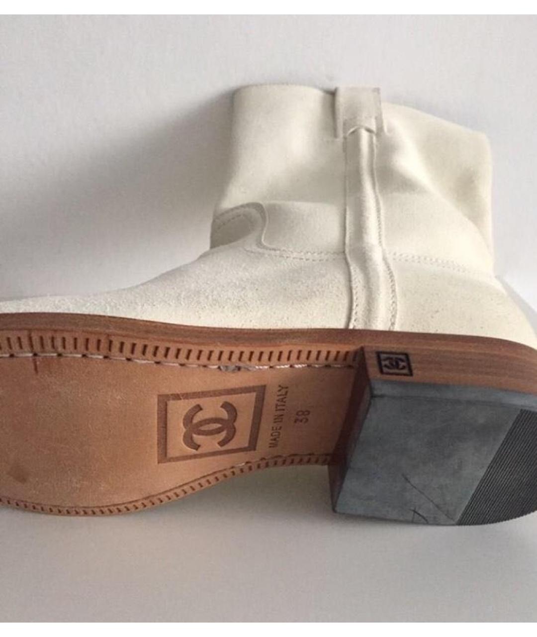 CHANEL Белые замшевые полусапоги, фото 3