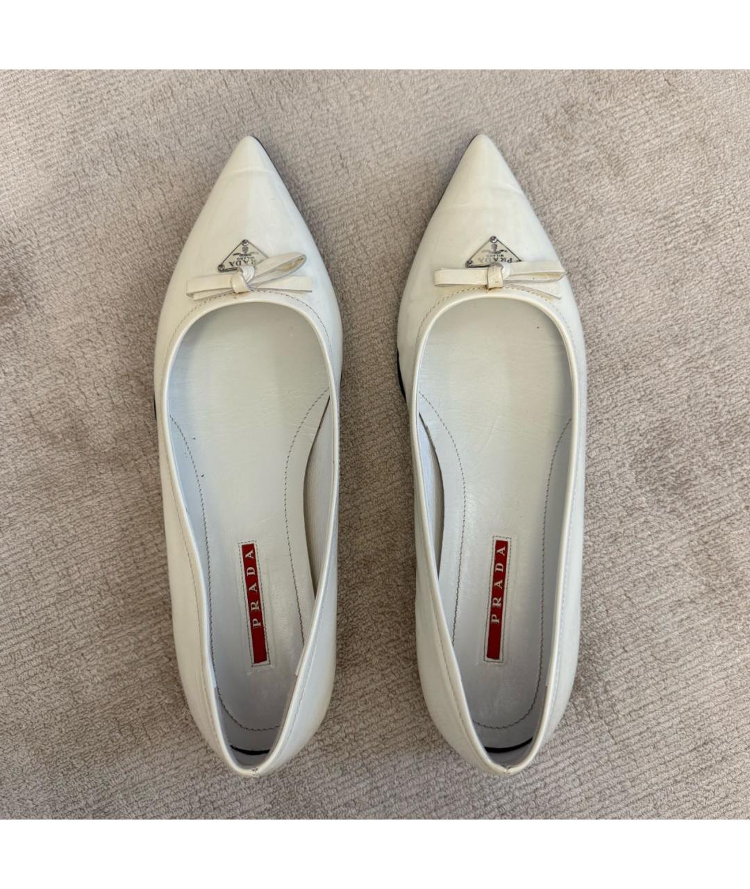 PRADA Белые балетки из лакированной кожи, фото 3