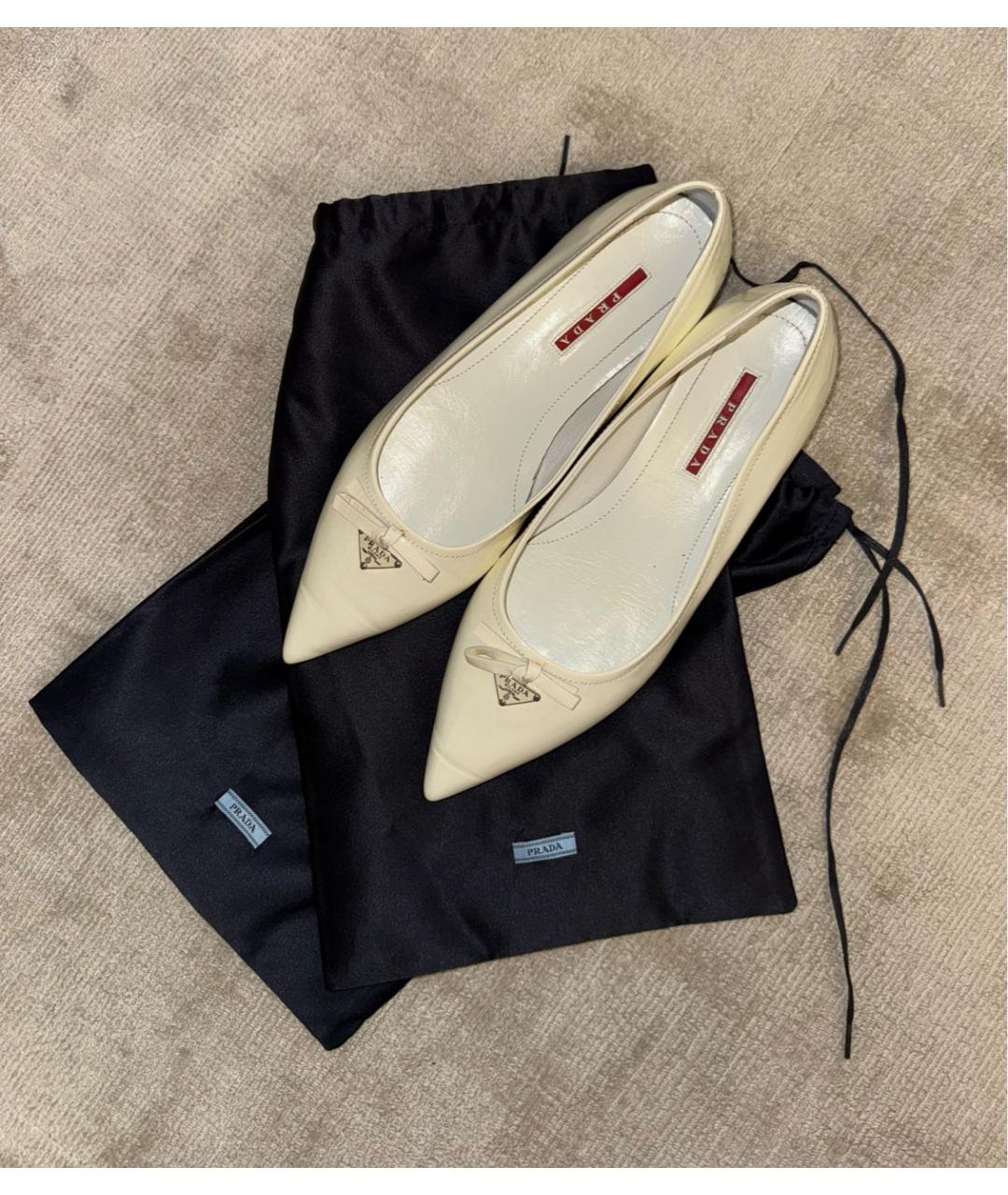 PRADA Белые балетки из лакированной кожи, фото 5