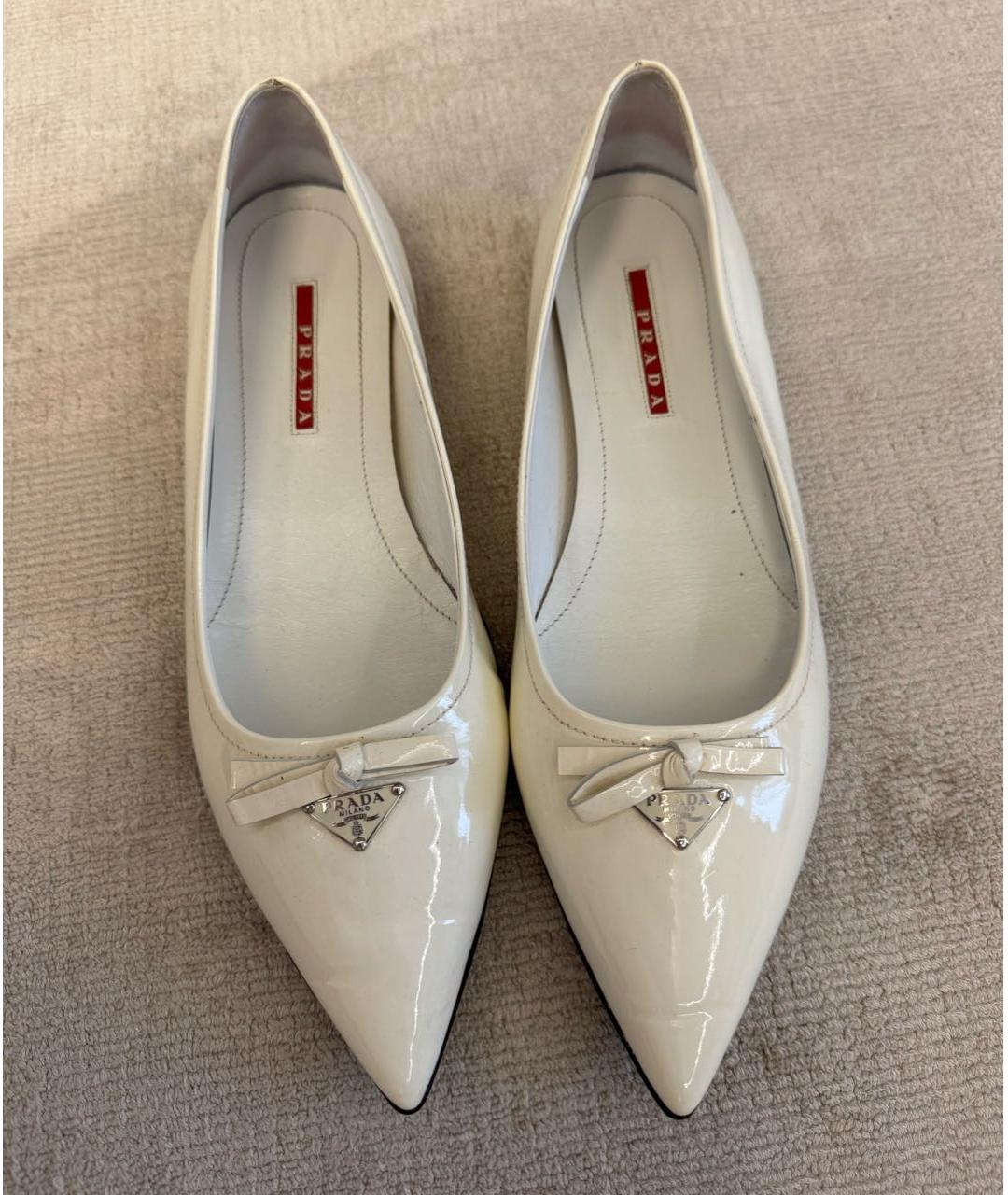 PRADA Белые балетки из лакированной кожи, фото 2