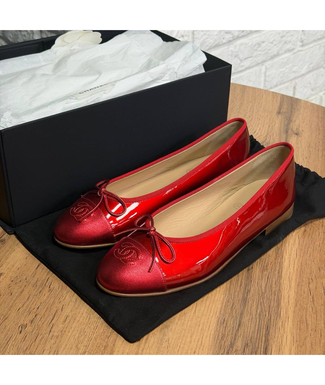 CHANEL Красные балетки из лакированной кожи, фото 6