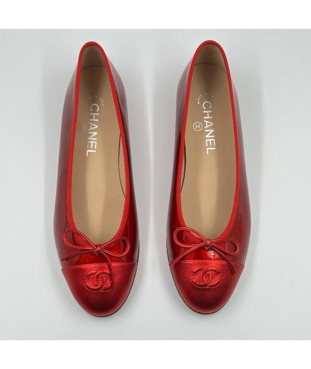 CHANEL Красные балетки из лакированной кожи, фото 2