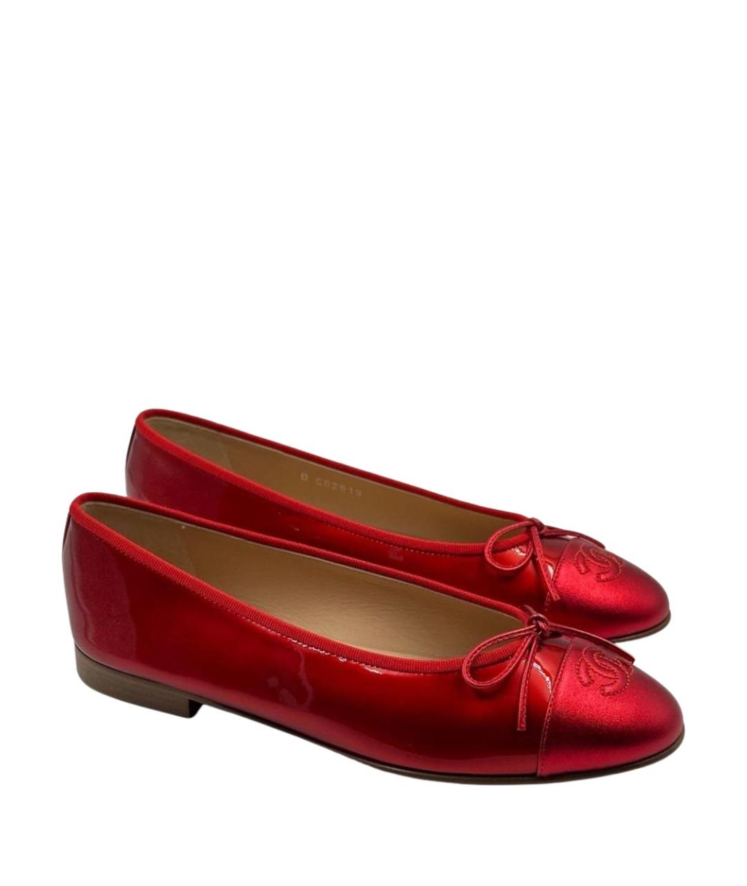 CHANEL Красные балетки из лакированной кожи, фото 1