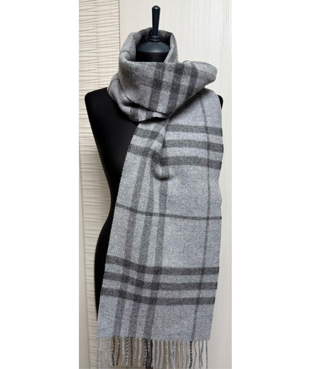 BURBERRY Серый шерстяной шарф, фото 6