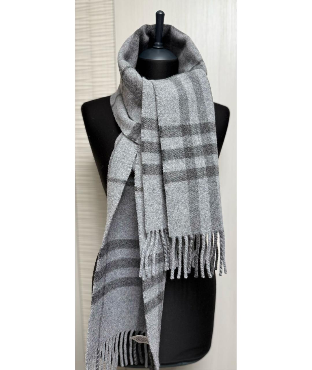 BURBERRY Серый шерстяной шарф, фото 2