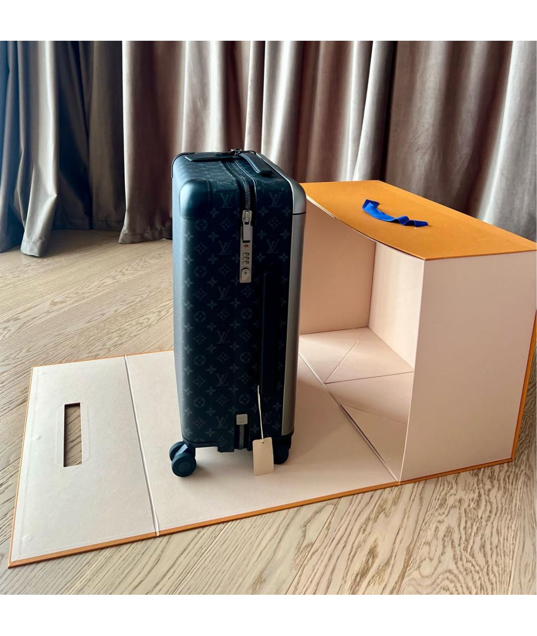 LOUIS VUITTON Серый чемодан, фото 2