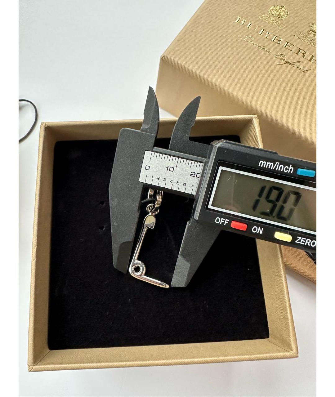 BURBERRY Серебрянный металлический кулон, фото 7