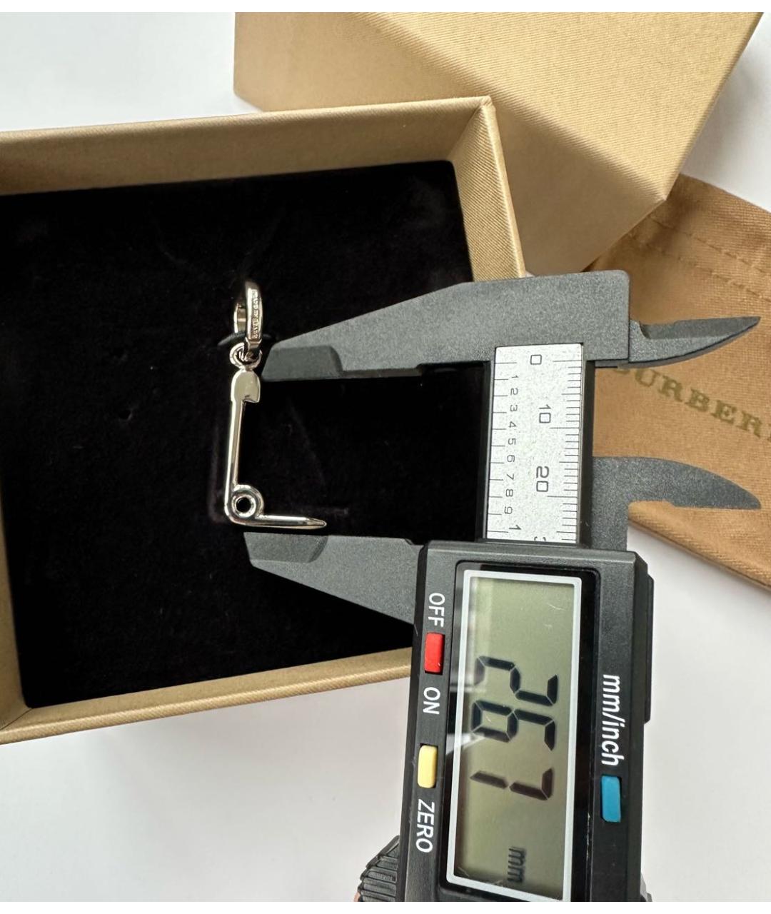 BURBERRY Серебрянный металлический кулон, фото 6