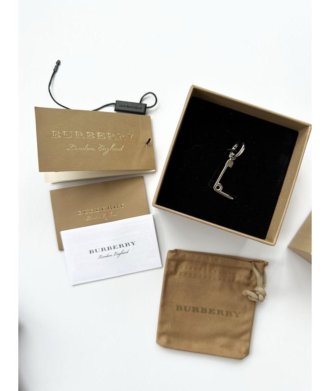 BURBERRY Серебрянный металлический кулон, фото 2