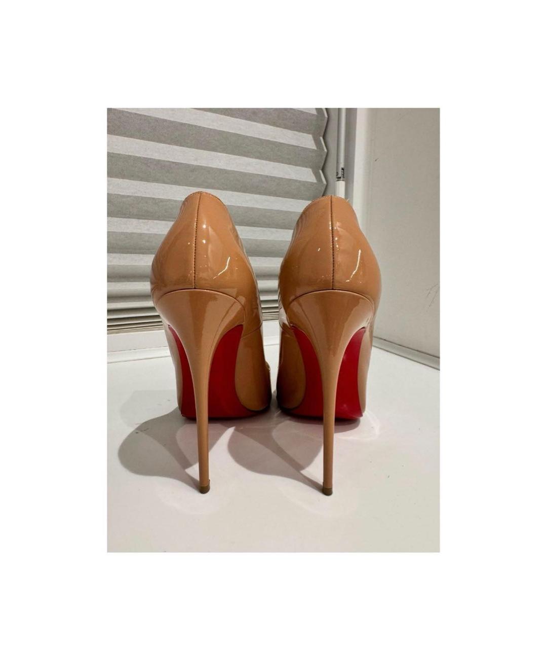 CHRISTIAN LOUBOUTIN Бежевые туфли из лакированной кожи, фото 4