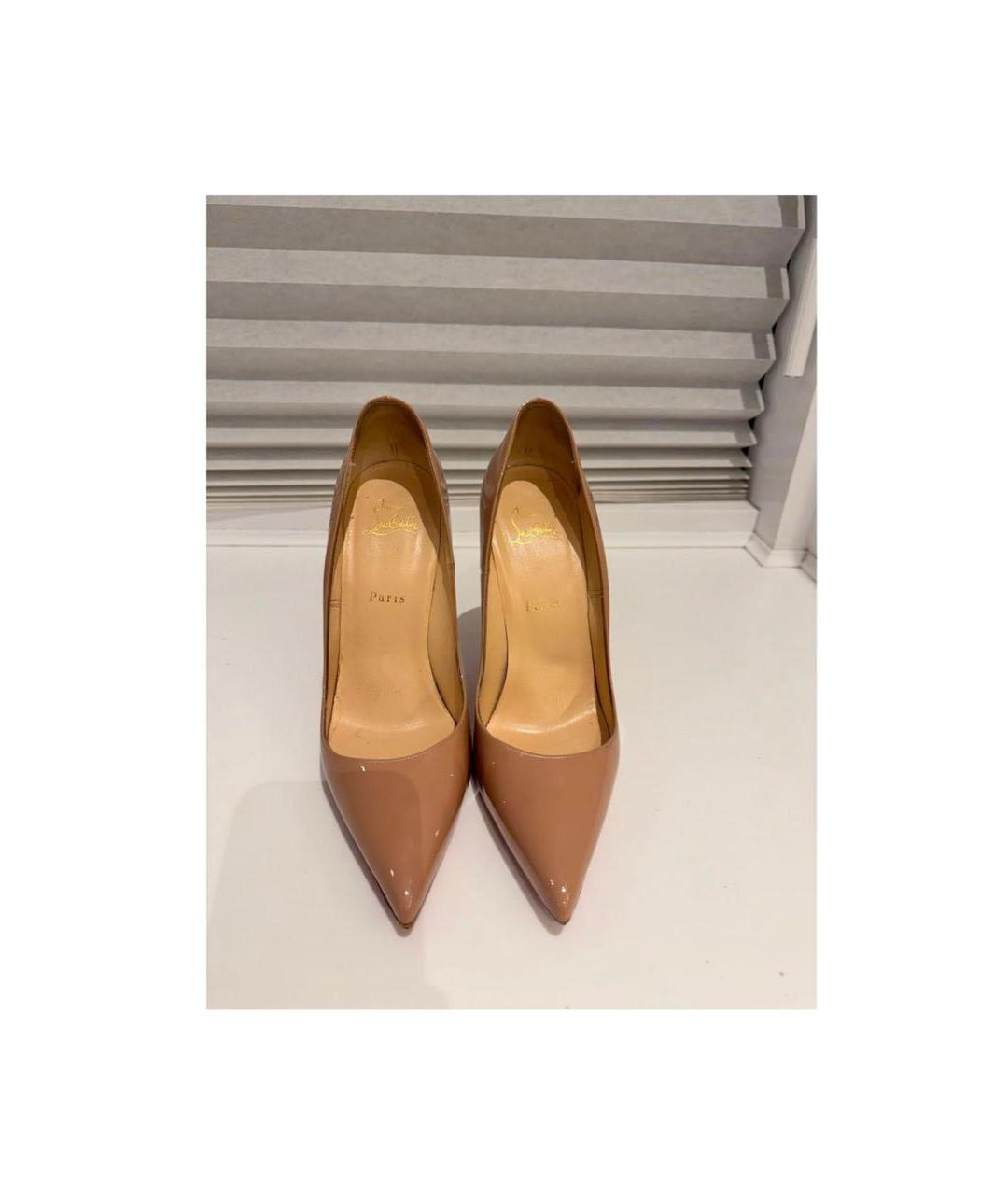 CHRISTIAN LOUBOUTIN Бежевые туфли из лакированной кожи, фото 2