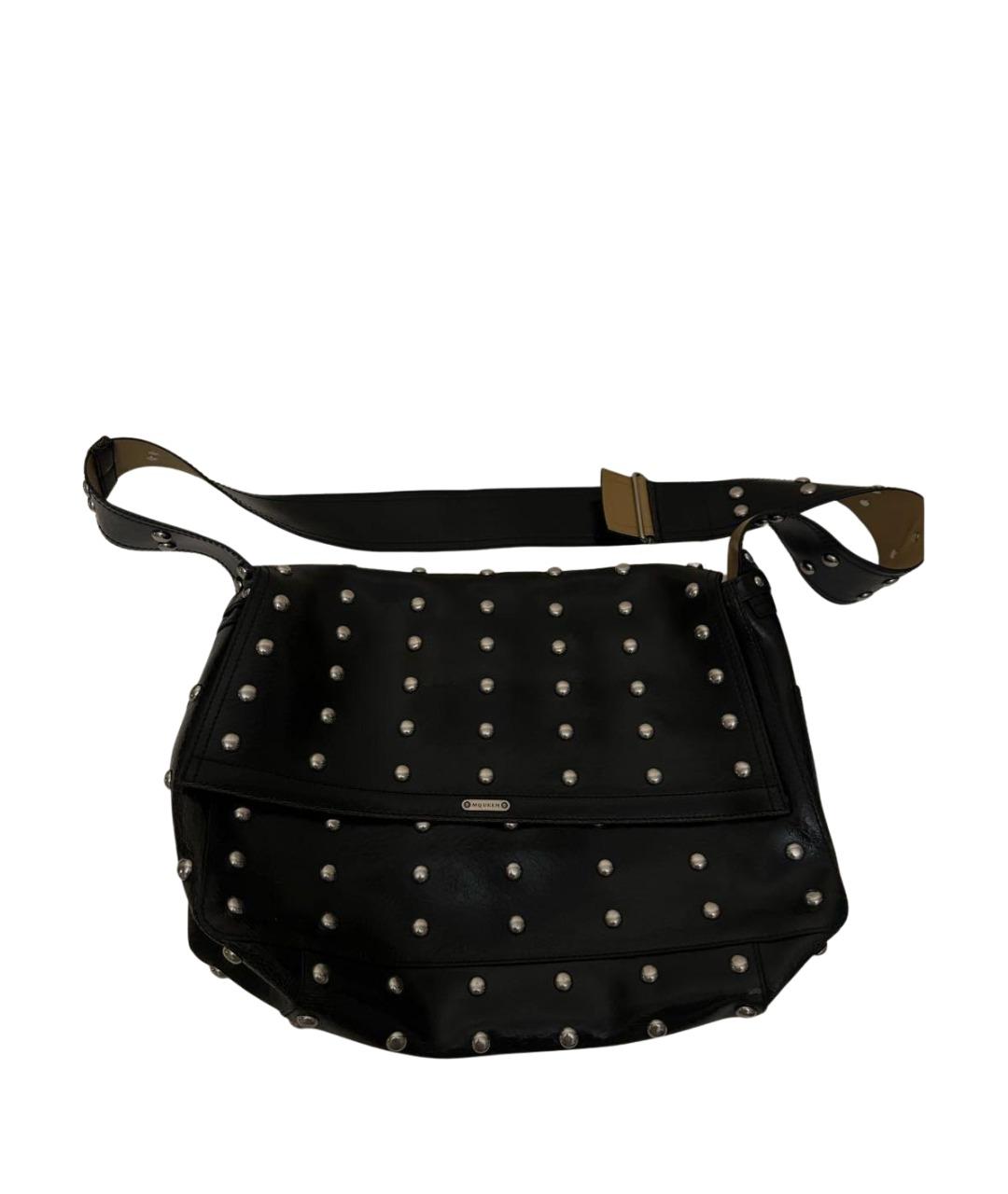 ALEXANDER MCQUEEN Черная сумка на плечо из лакированной кожи, фото 1