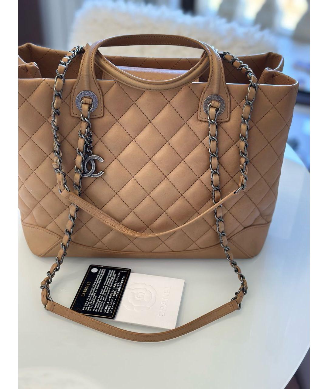 CHANEL Бежевая кожаная сумка с короткими ручками, фото 5