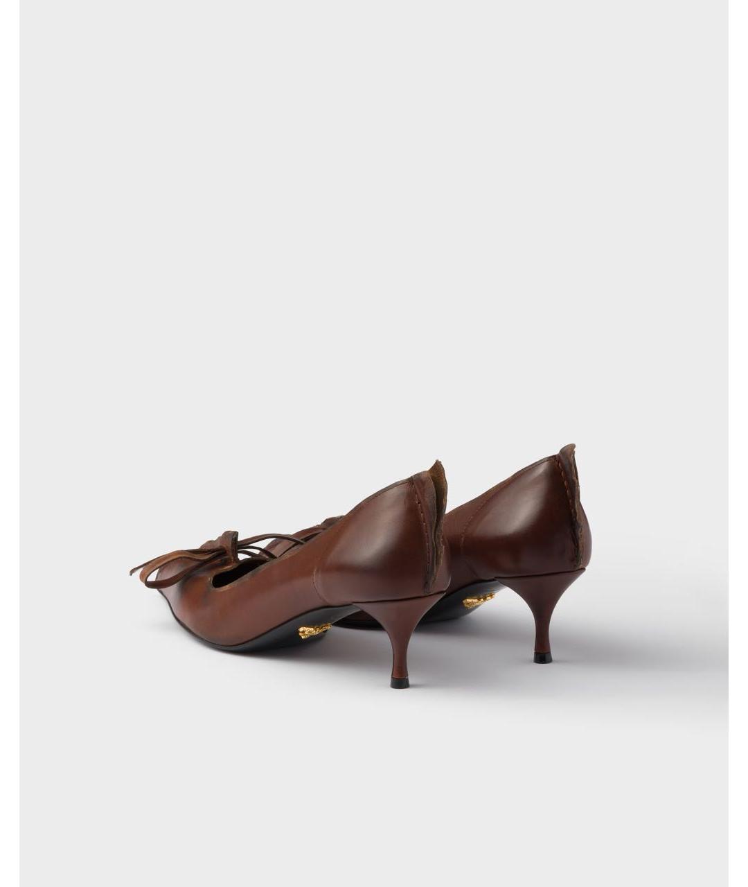 PRADA Коричневые кожаные лодочки на низком каблуке, фото 3