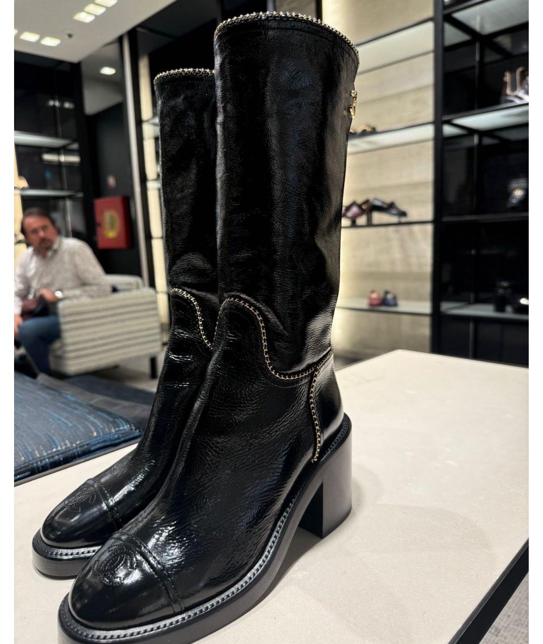 CHANEL Черные сапоги из лакированной кожи, фото 4