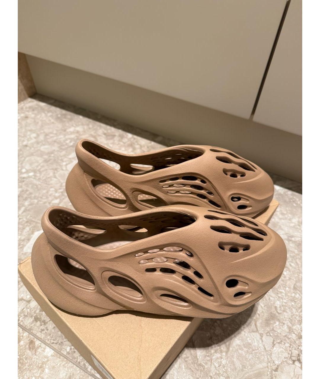ADIDAS YEEZY Бежевые резиновые слипоны, фото 5