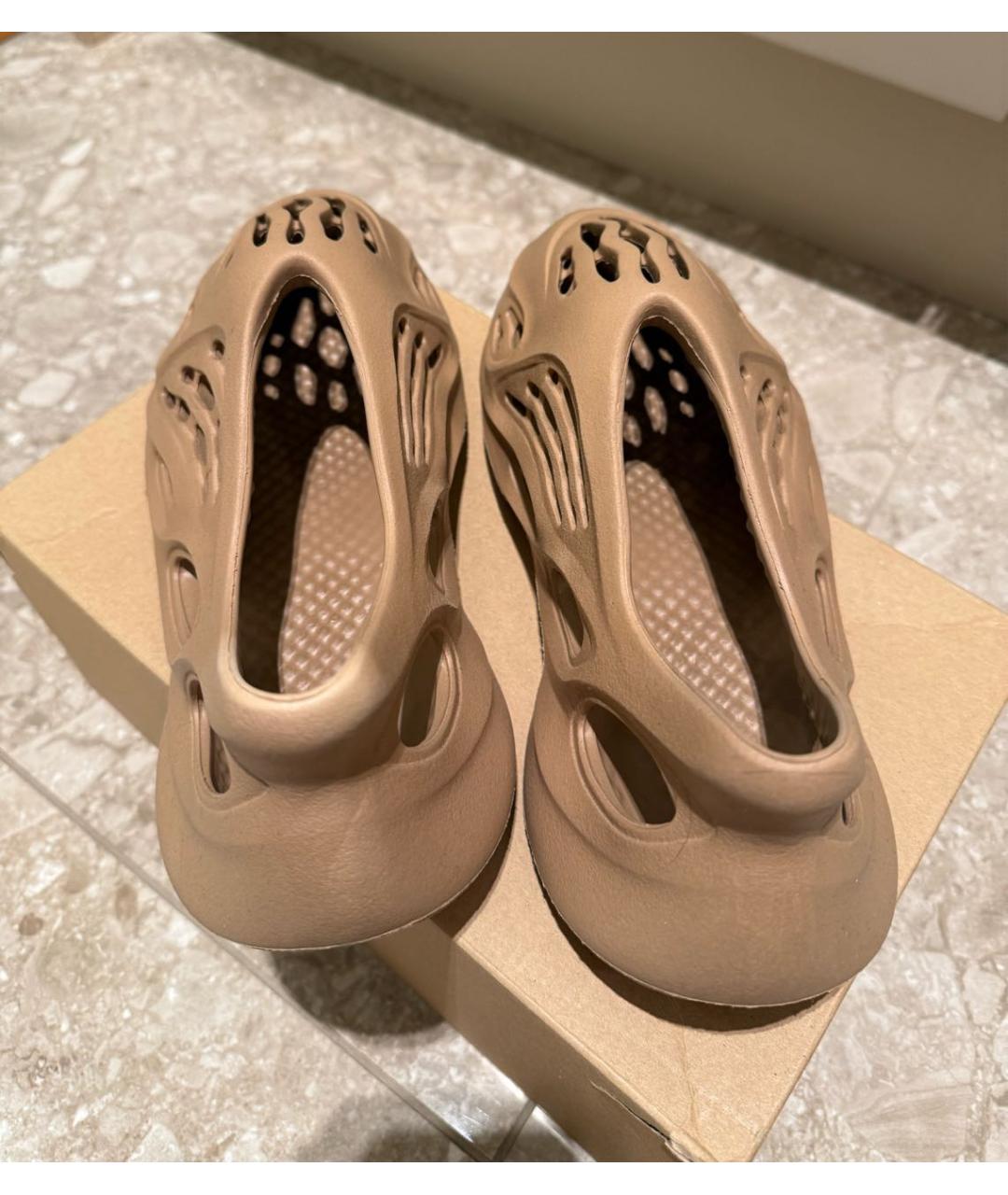 ADIDAS YEEZY Бежевые резиновые слипоны, фото 3