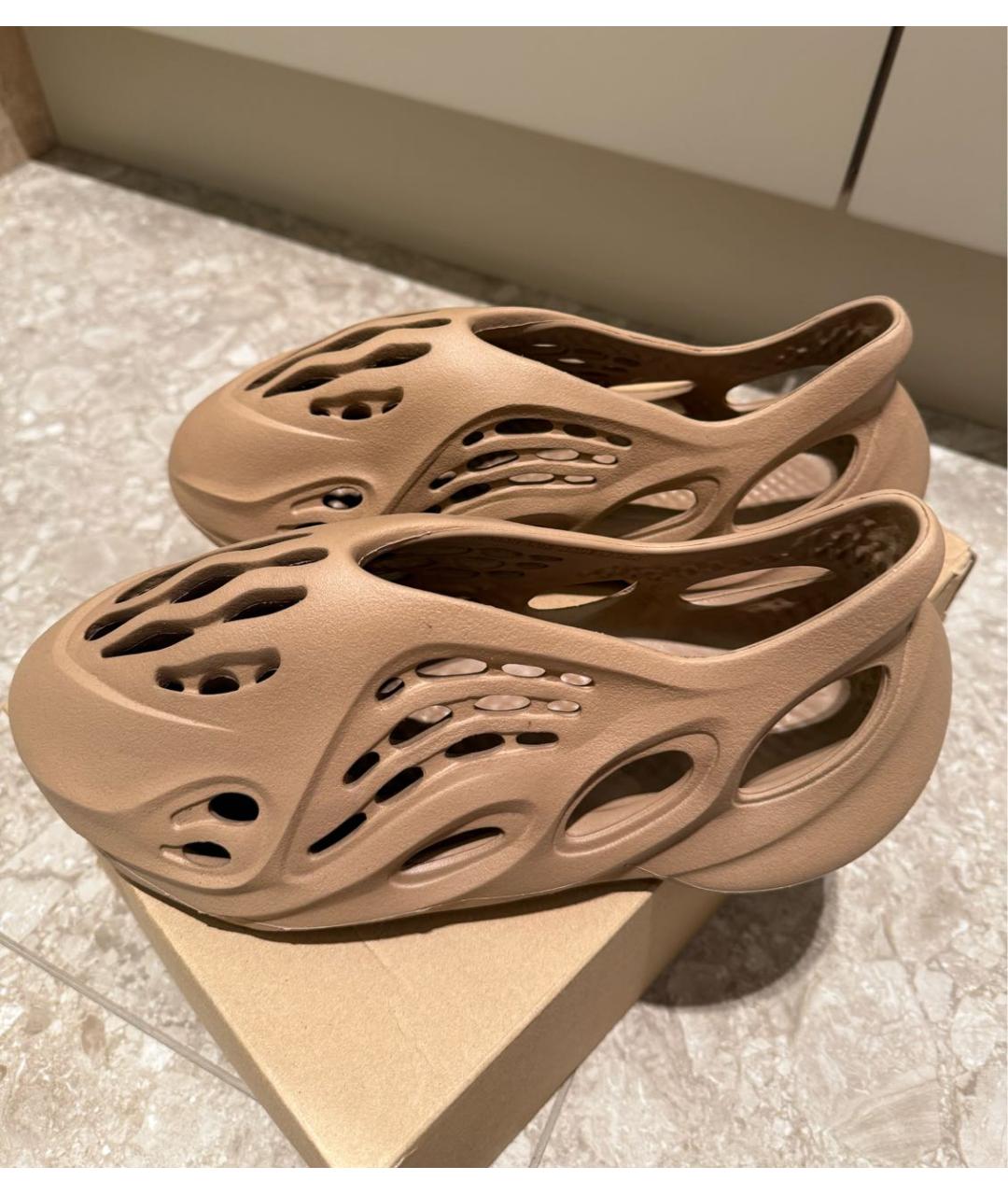 ADIDAS YEEZY Бежевые резиновые слипоны, фото 4