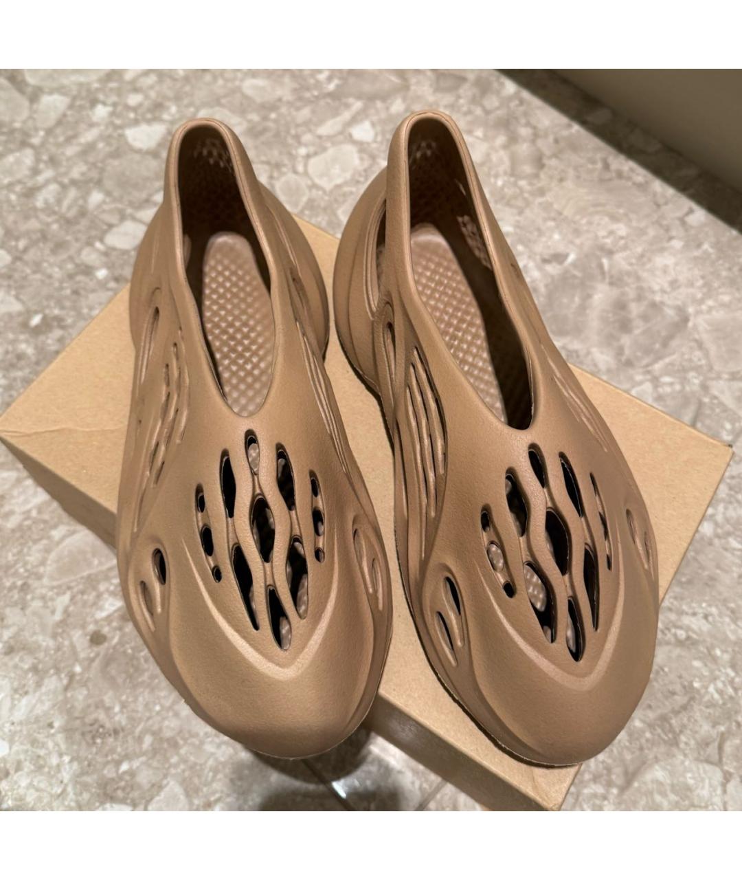 ADIDAS YEEZY Бежевые резиновые слипоны, фото 2