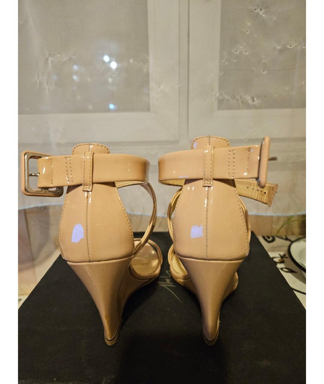 GIUSEPPE ZANOTTI DESIGN Бежевые босоножки из лакированной кожи, фото 4