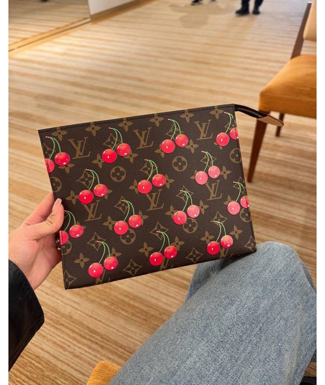 LOUIS VUITTON Коричневая кожаная косметичка, фото 3