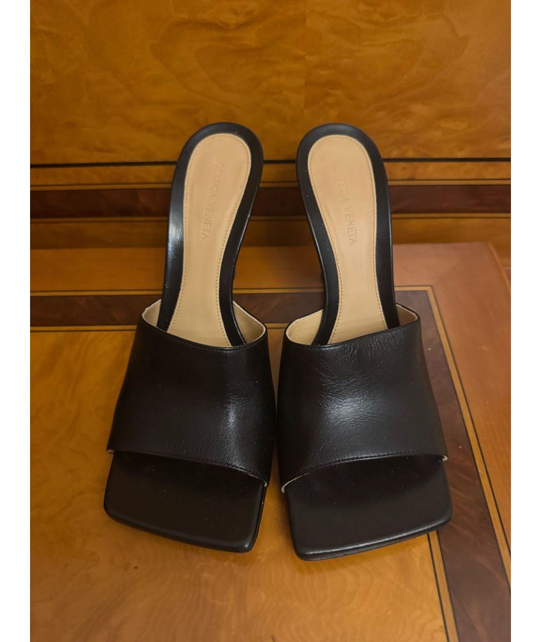 BOTTEGA VENETA Черные кожаные мюли, фото 2