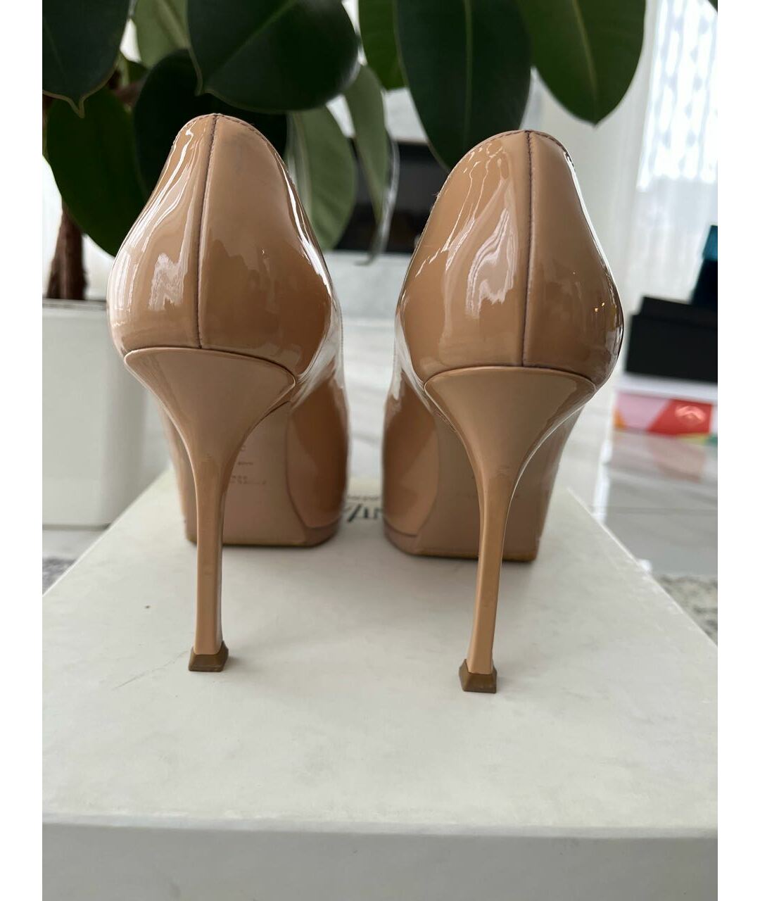 SAINT LAURENT Бежевые туфли из лакированной кожи, фото 4