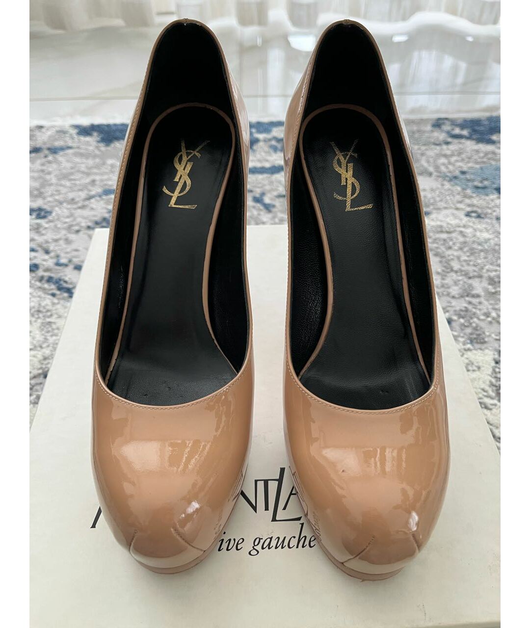 SAINT LAURENT Бежевые туфли из лакированной кожи, фото 2