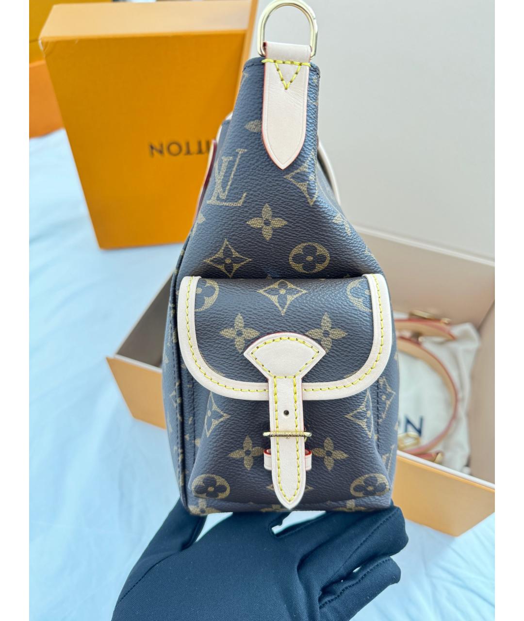 LOUIS VUITTON Коричневая сумка с короткими ручками из искусственной кожи, фото 3