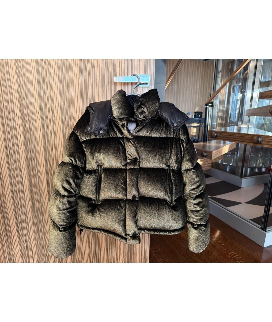 MONCLER Золотой полиэстеровый пуховик, фото 3