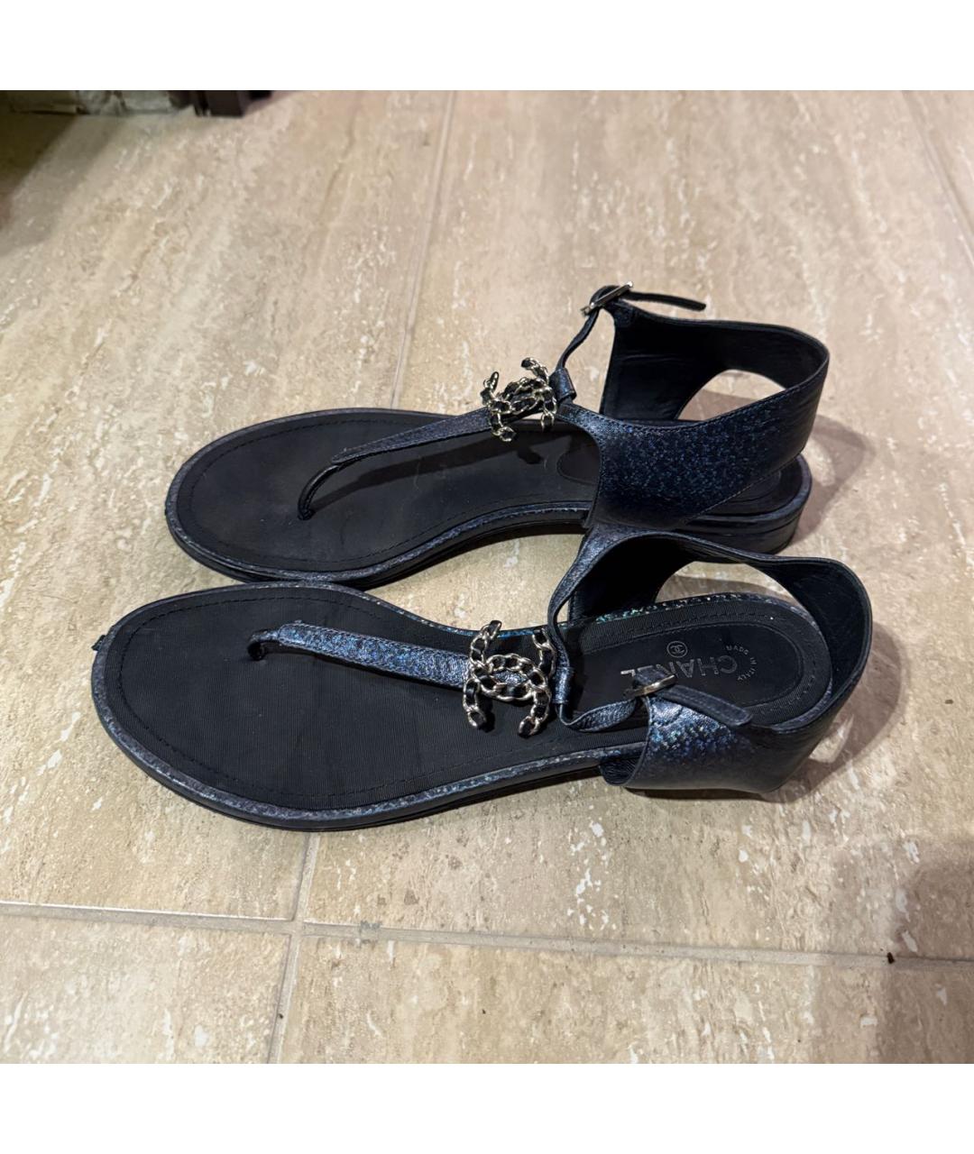 CHANEL Темно-синие кожаные сандалии, фото 9
