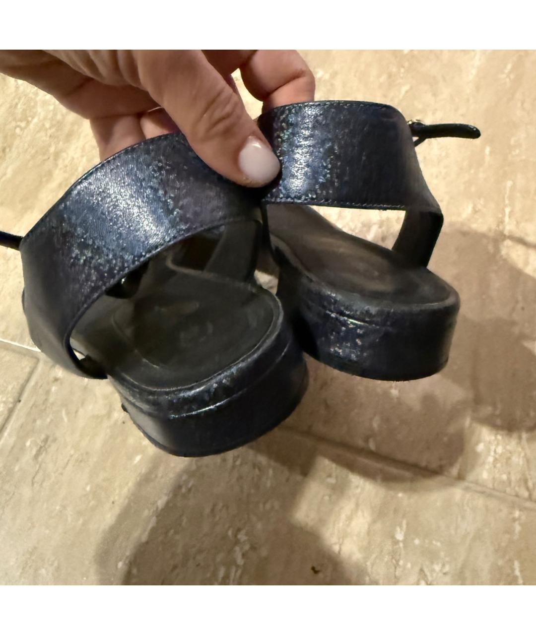 CHANEL Темно-синие кожаные сандалии, фото 6
