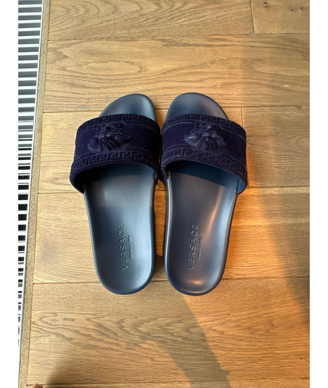 VERSACE Синие бархатные шлепанцы, фото 3