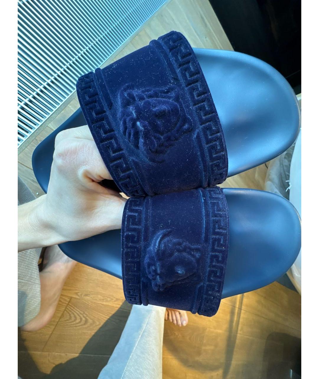 VERSACE Синие бархатные шлепанцы, фото 5