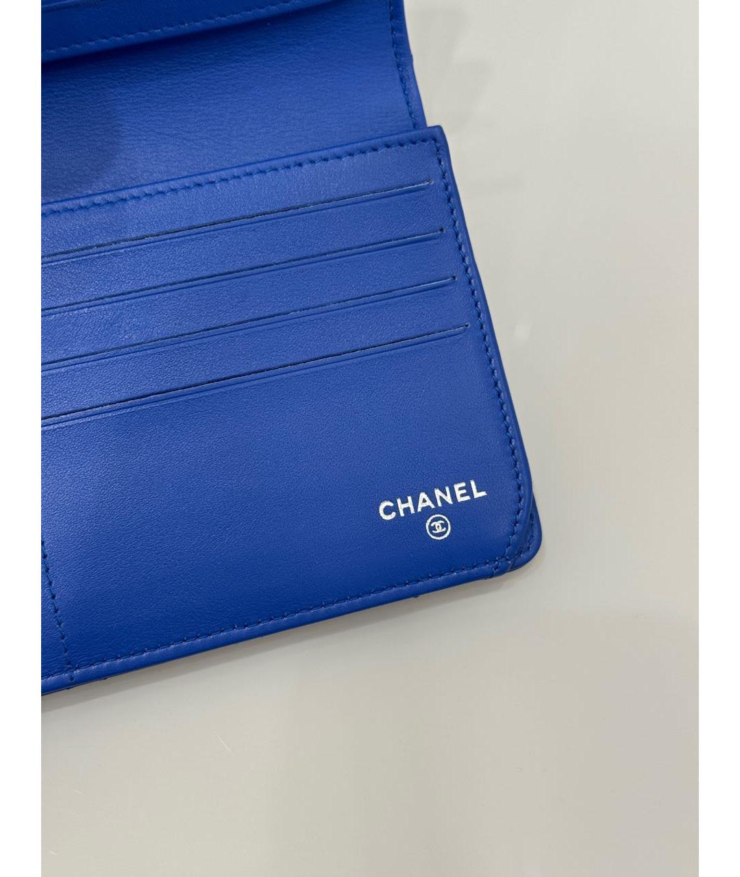 CHANEL Синий кошелек из лакированной кожи, фото 6