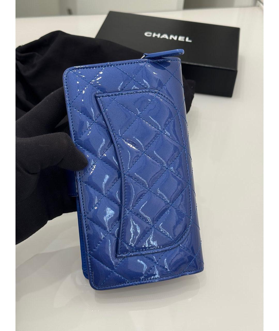 CHANEL Синий кошелек из лакированной кожи, фото 4