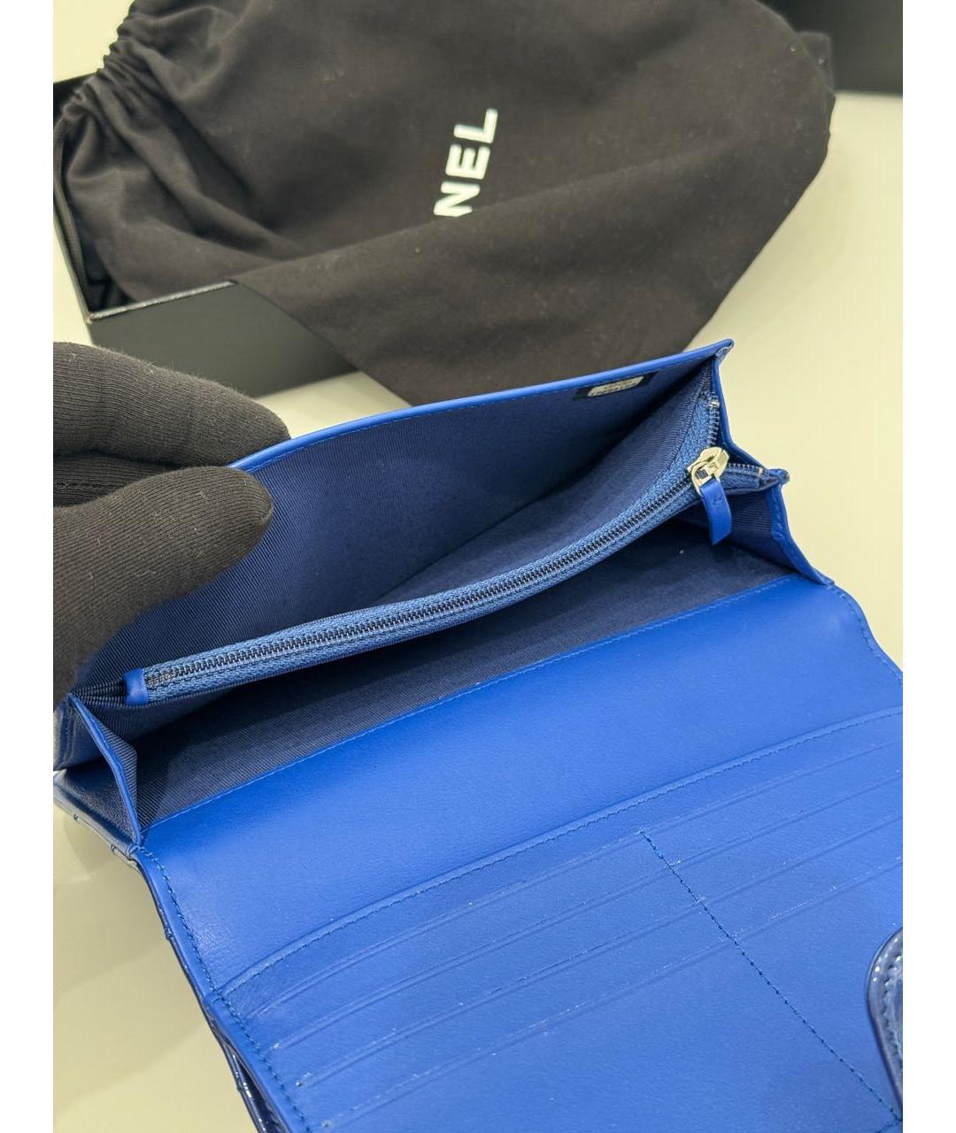 CHANEL Синий кошелек из лакированной кожи, фото 7