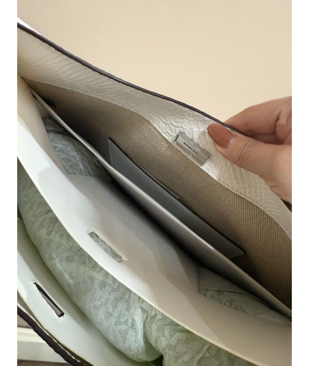 MICHAEL MICHAEL KORS Белая сумка тоут из лакированной кожи, фото 3